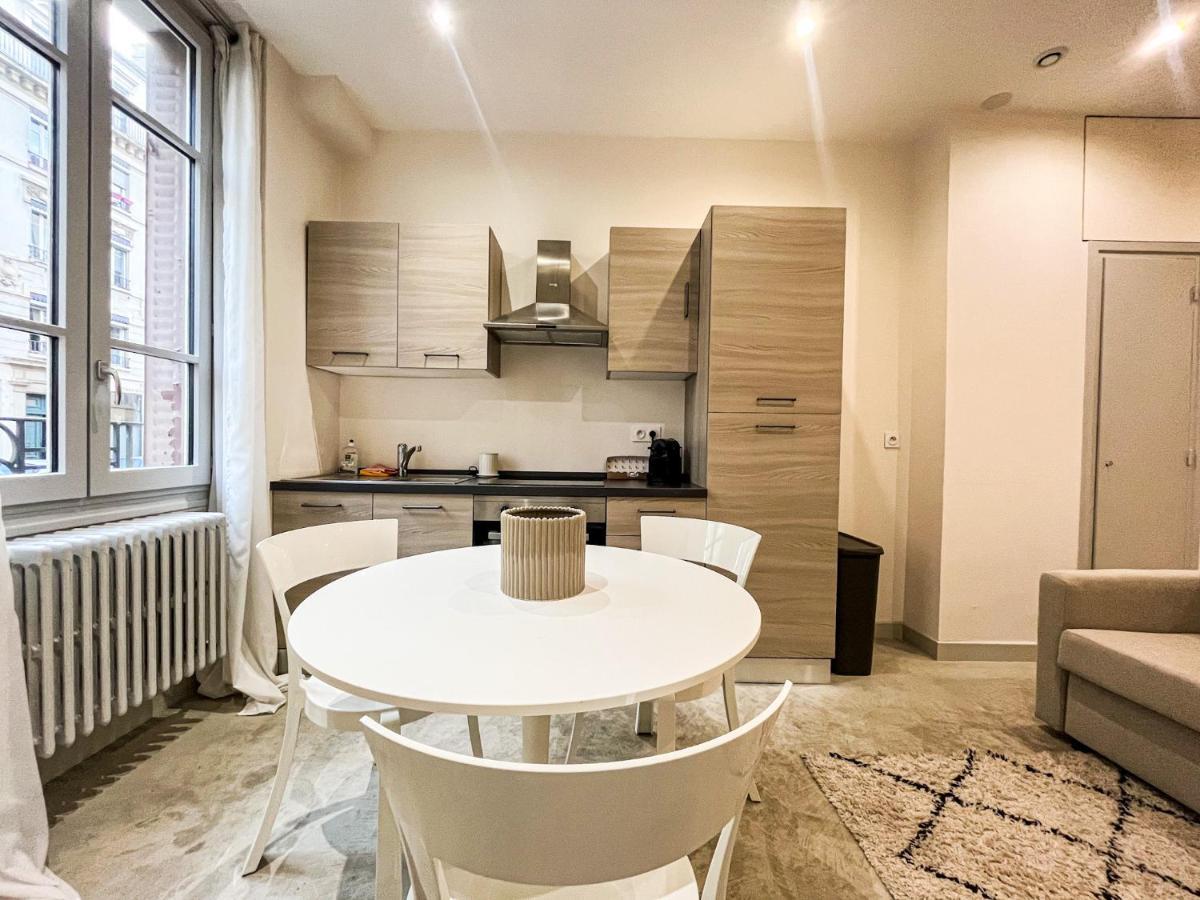 Suite Onyx Лион Екстериор снимка